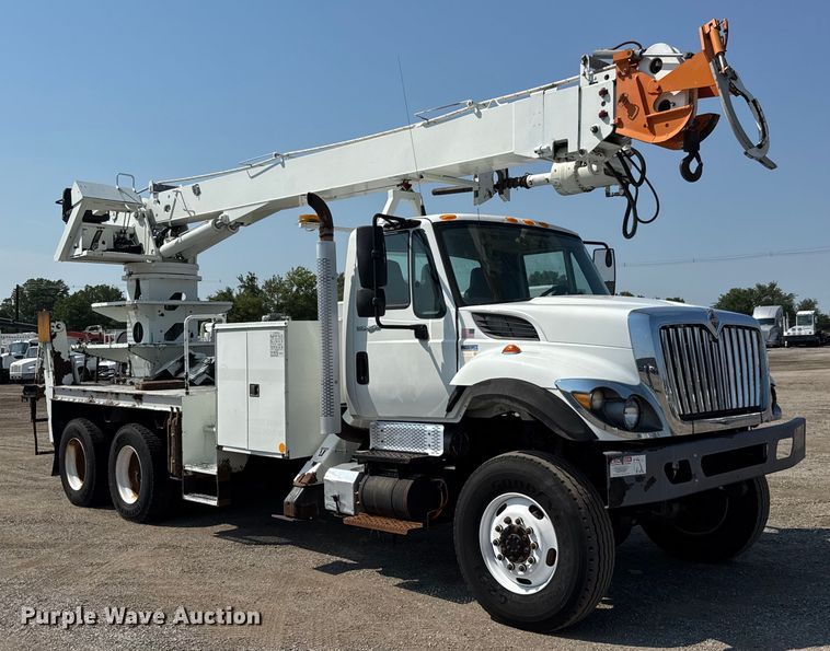 image for item EG6112 2011 International WorkStar 7400 digger derrick truck