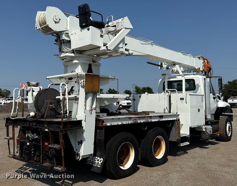 image for item EG6112 2011 International WorkStar 7400 digger derrick truck