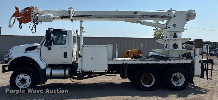 image for item EG6112 2011 International WorkStar 7400 digger derrick truck