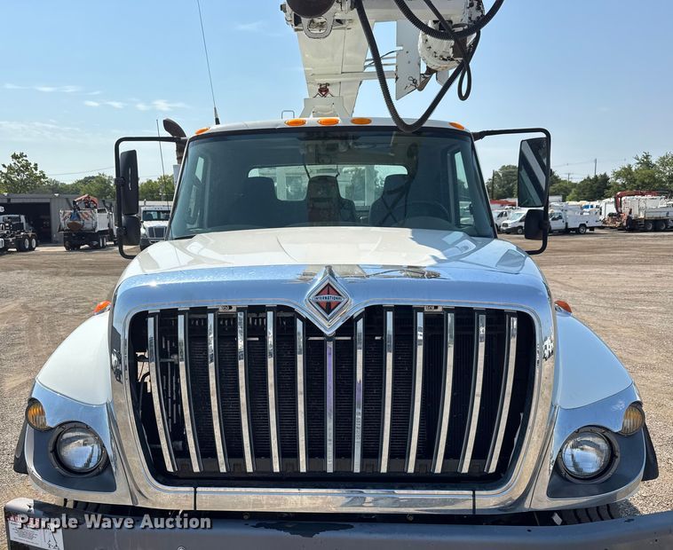 image for item EG6112 2011 International WorkStar 7400 digger derrick truck