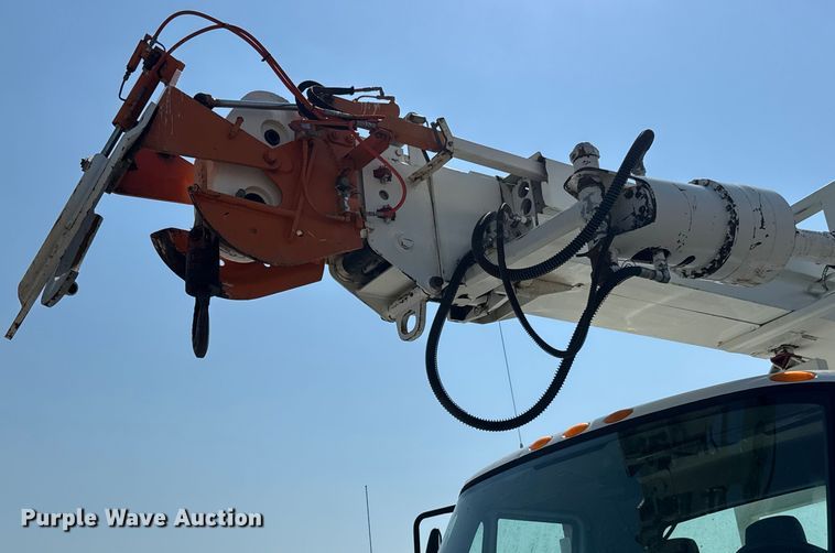 image for item EG6112 2011 International WorkStar 7400 digger derrick truck