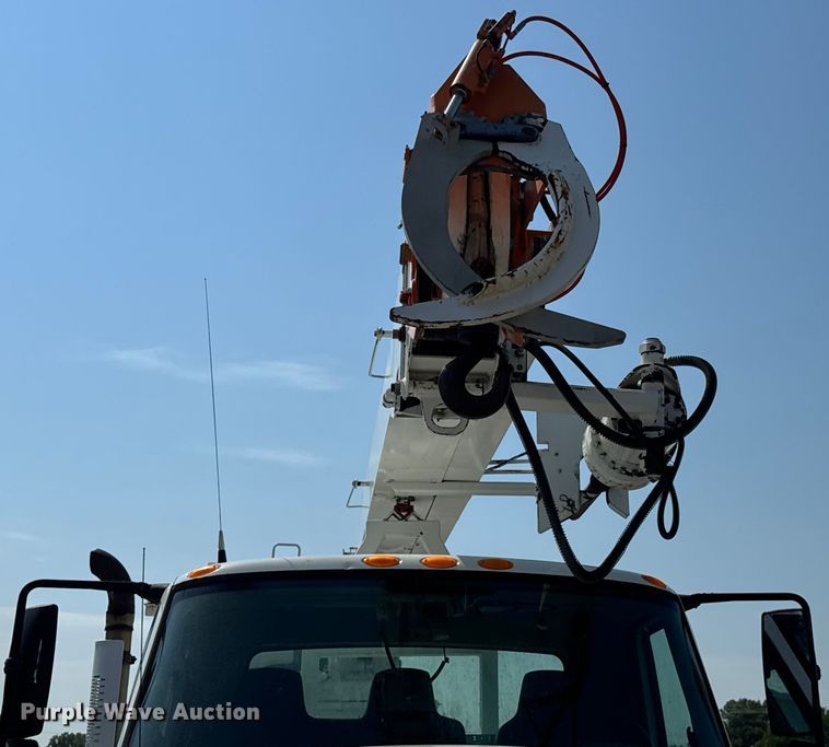 image for item EG6112 2011 International WorkStar 7400 digger derrick truck