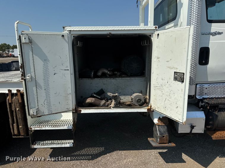 image for item EG6112 2011 International WorkStar 7400 digger derrick truck