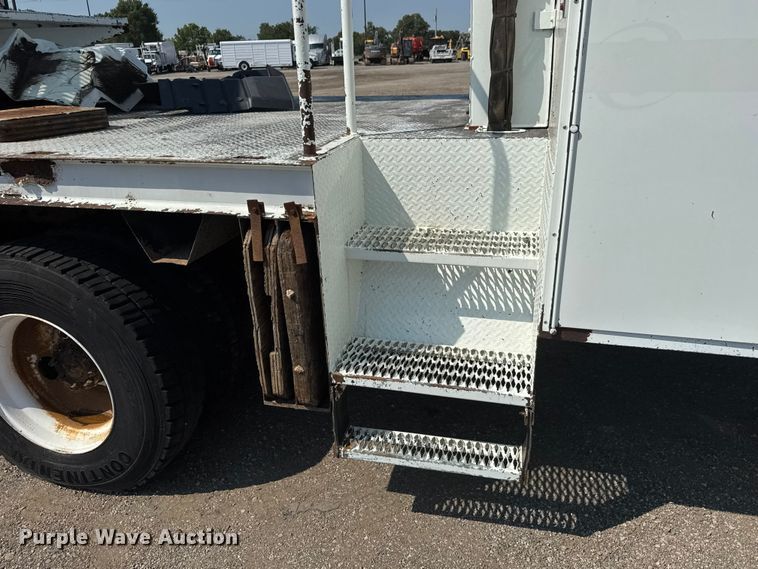 image for item EG6112 2011 International WorkStar 7400 digger derrick truck