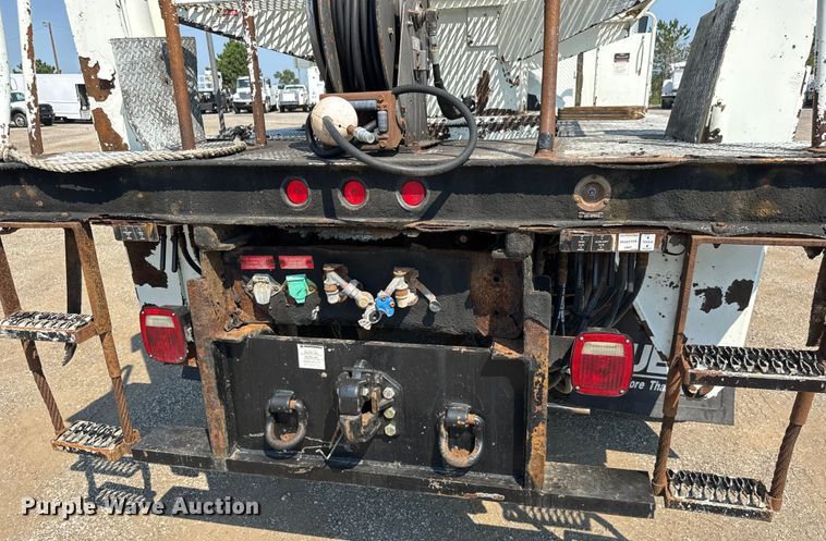 image for item EG6112 2011 International WorkStar 7400 digger derrick truck