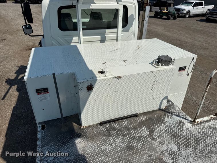 image for item EG6112 2011 International WorkStar 7400 digger derrick truck