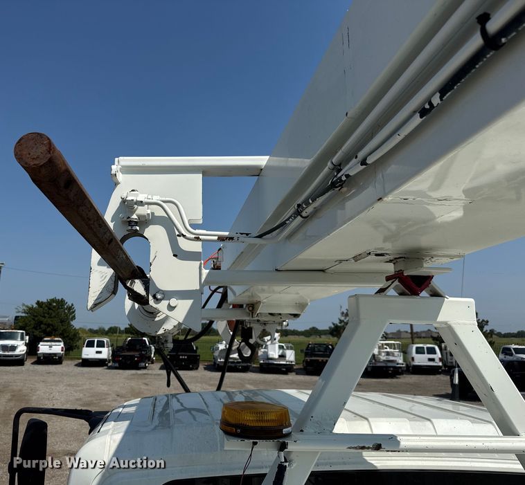 image for item EG6112 2011 International WorkStar 7400 digger derrick truck