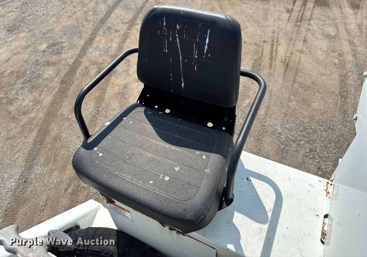 image for item EG6112 2011 International WorkStar 7400 digger derrick truck