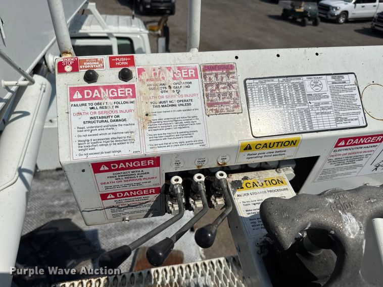 image for item EG6112 2011 International WorkStar 7400 digger derrick truck