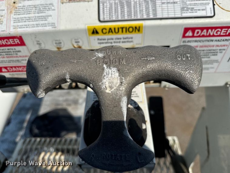 image for item EG6112 2011 International WorkStar 7400 digger derrick truck