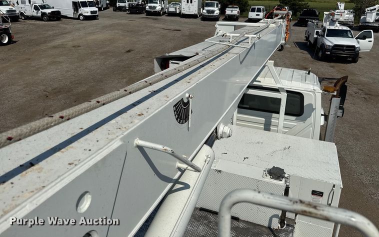 image for item EG6112 2011 International WorkStar 7400 digger derrick truck