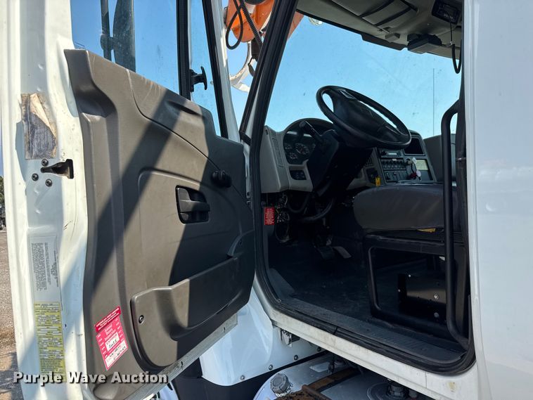 image for item EG6112 2011 International WorkStar 7400 digger derrick truck