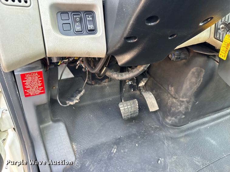 image for item EG6112 2011 International WorkStar 7400 digger derrick truck