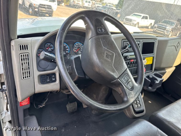 image for item EG6112 2011 International WorkStar 7400 digger derrick truck