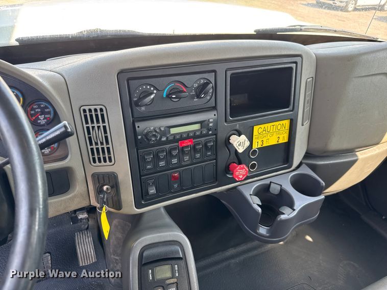 image for item EG6112 2011 International WorkStar 7400 digger derrick truck