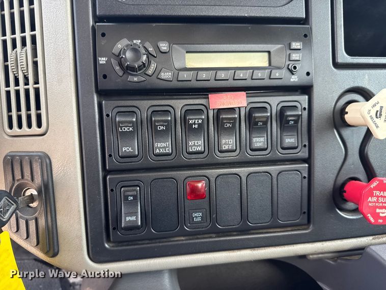 image for item EG6112 2011 International WorkStar 7400 digger derrick truck