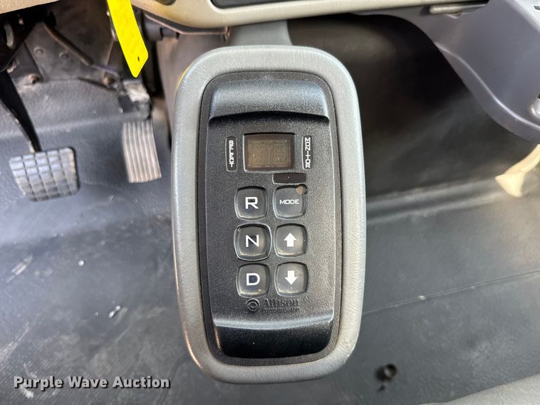 image for item EG6112 2011 International WorkStar 7400 digger derrick truck