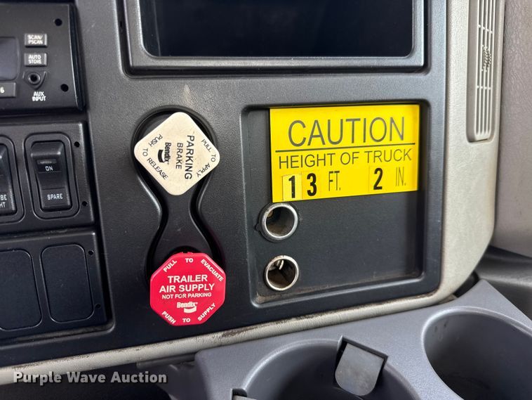 image for item EG6112 2011 International WorkStar 7400 digger derrick truck