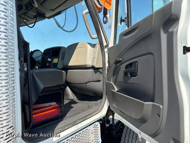 image for item EG6112 2011 International WorkStar 7400 digger derrick truck