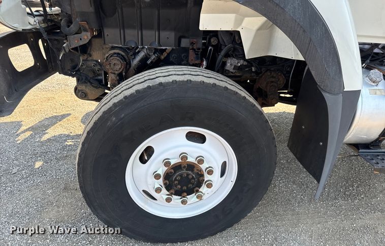 image for item EG6112 2011 International WorkStar 7400 digger derrick truck