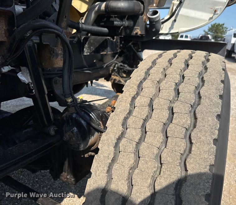 image for item EG6112 2011 International WorkStar 7400 digger derrick truck