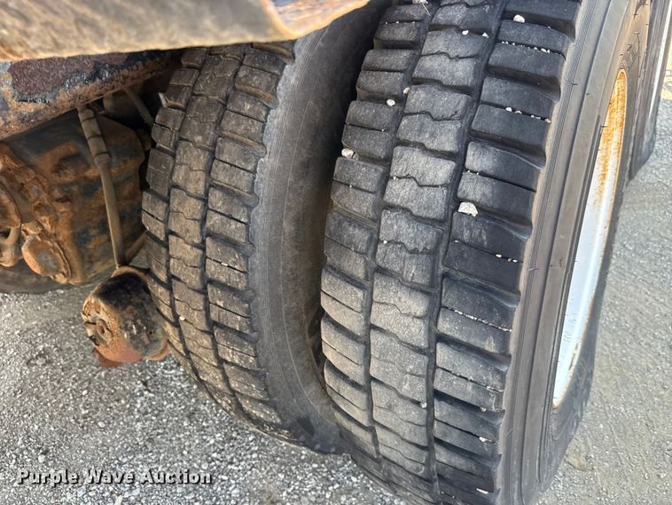 image for item EG6112 2011 International WorkStar 7400 digger derrick truck