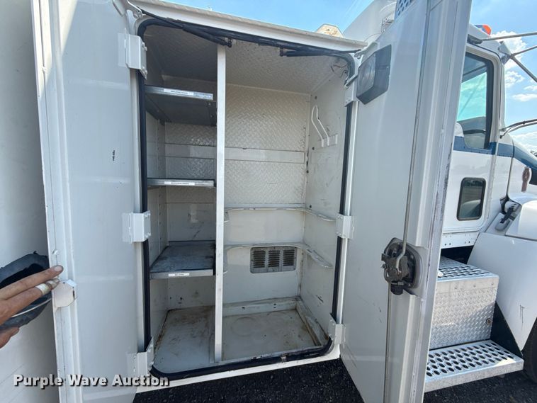 image for item EG6140 2009 Kenworth T370 utility / service truck