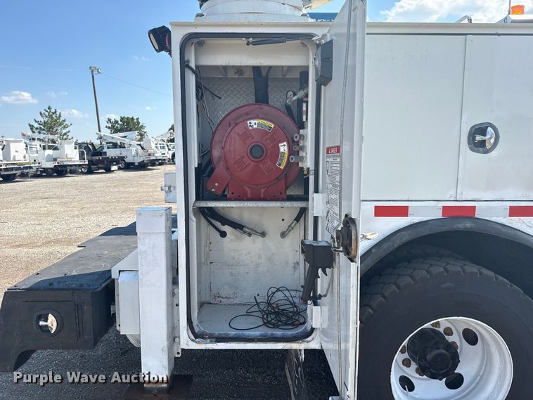 image for item EG6140 2009 Kenworth T370 utility / service truck