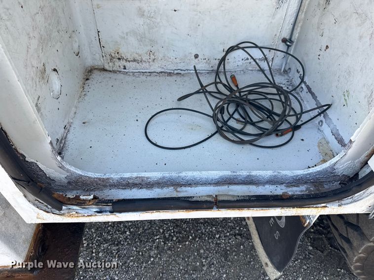 image for item EG6140 2009 Kenworth T370 utility / service truck