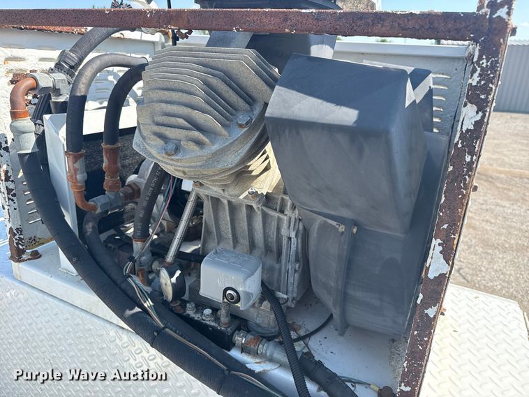 image for item EG6140 2009 Kenworth T370 utility / service truck