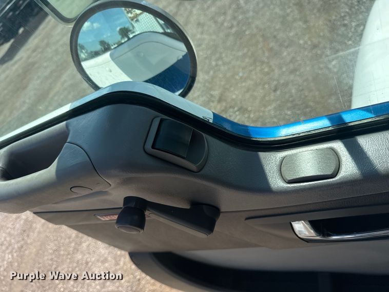 image for item EG6140 2009 Kenworth T370 utility / service truck