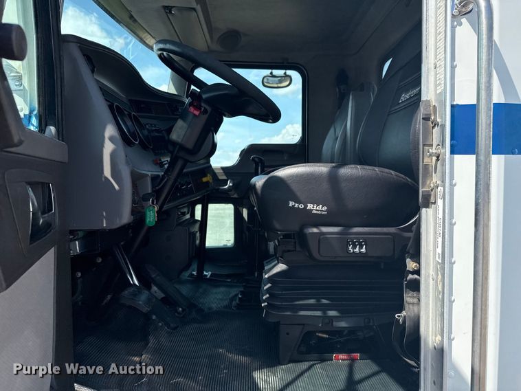 image for item EG6140 2009 Kenworth T370 utility / service truck