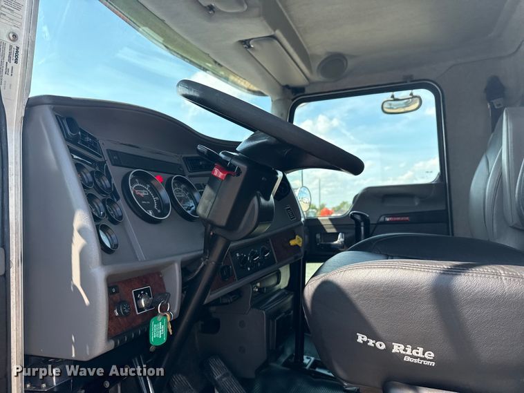 image for item EG6140 2009 Kenworth T370 utility / service truck