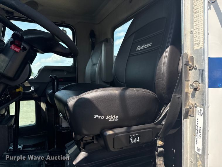 image for item EG6140 2009 Kenworth T370 utility / service truck