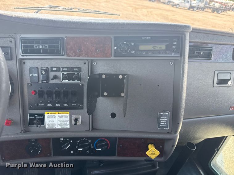 image for item EG6140 2009 Kenworth T370 utility / service truck