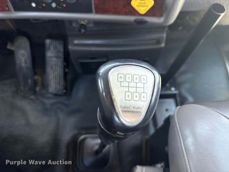 image for item EG6140 2009 Kenworth T370 utility / service truck