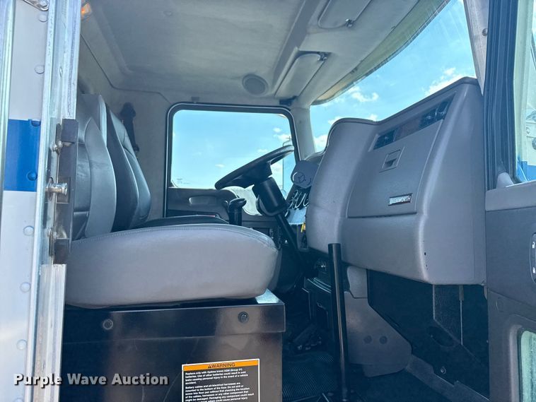 image for item EG6140 2009 Kenworth T370 utility / service truck