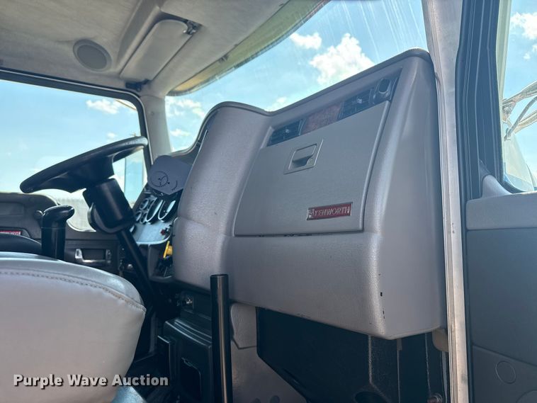 image for item EG6140 2009 Kenworth T370 utility / service truck