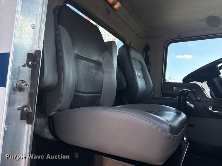 image for item EG6140 2009 Kenworth T370 utility / service truck