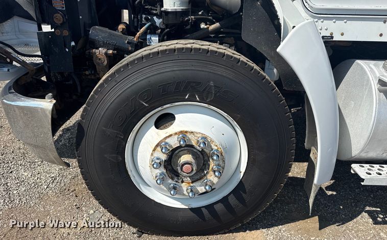 image for item EG6140 2009 Kenworth T370 utility / service truck