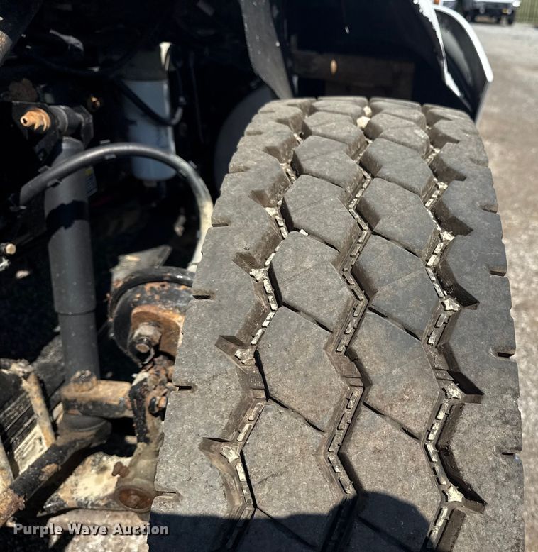 image for item EG6140 2009 Kenworth T370 utility / service truck