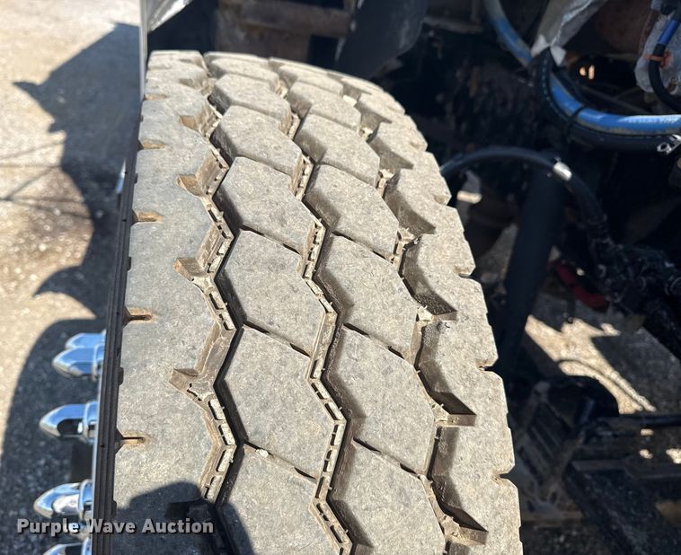 image for item EG6140 2009 Kenworth T370 utility / service truck