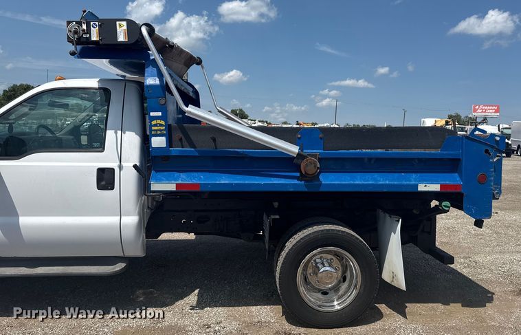 image for item EG6153 2003 Ford F450 Super Duty dump truck