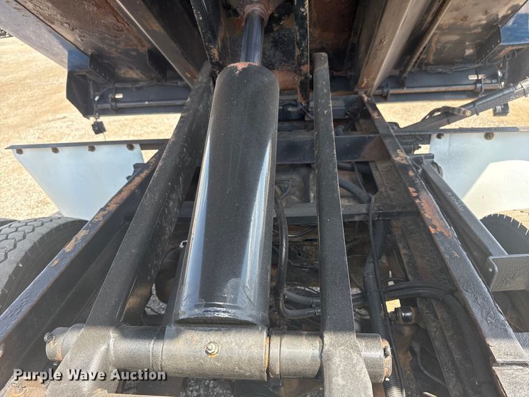 image for item EG6153 2003 Ford F450 Super Duty dump truck