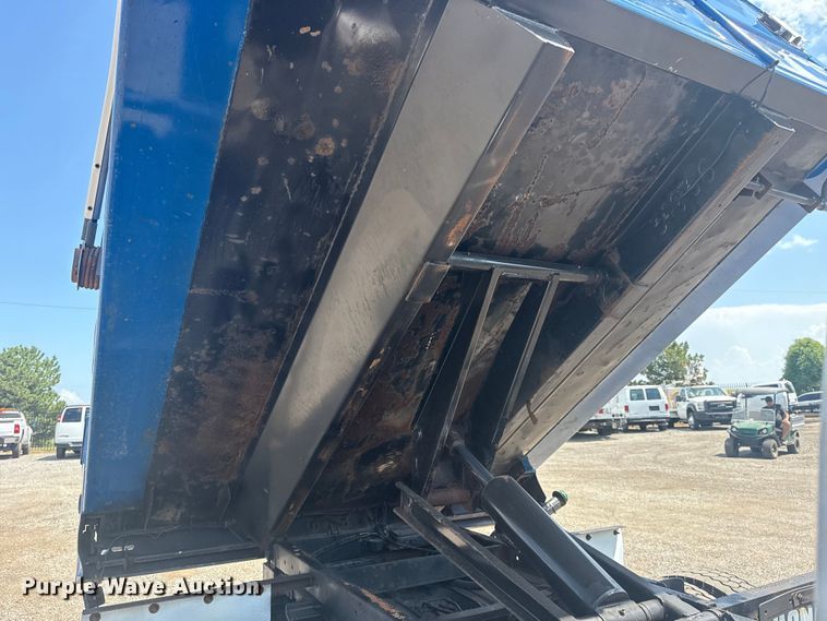 image for item EG6153 2003 Ford F450 Super Duty dump truck