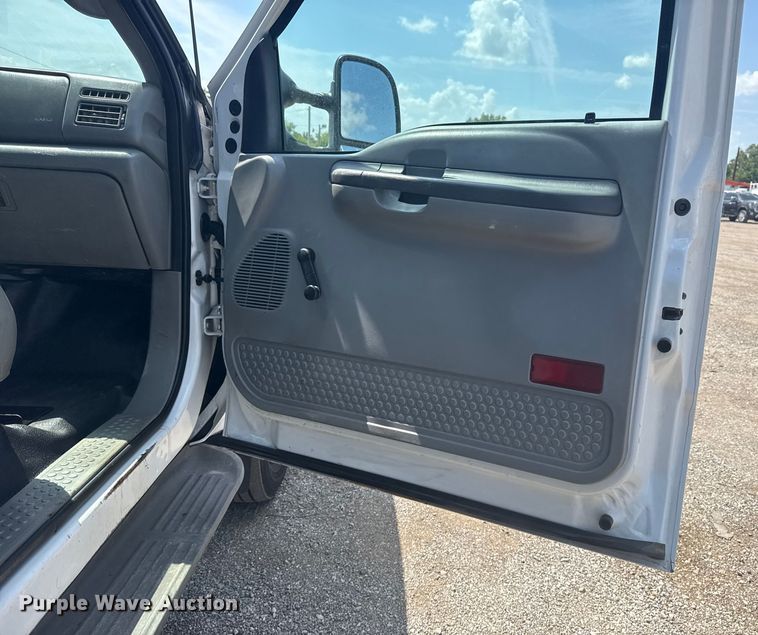 image for item EG6153 2003 Ford F450 Super Duty dump truck