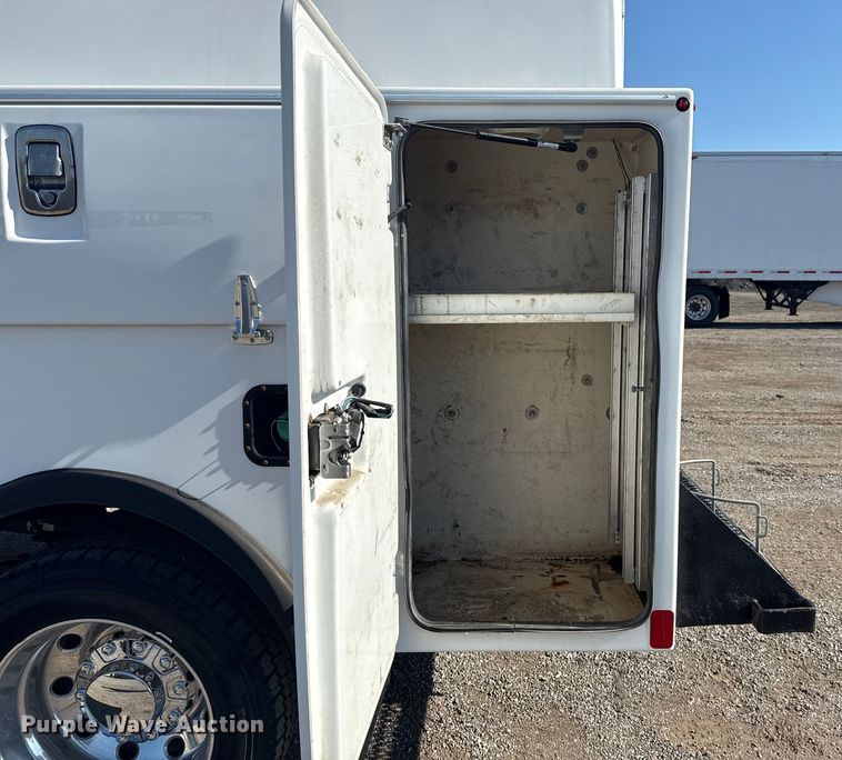 image for item EG6160 2015 Dodge Ram 4500  utility / service truck