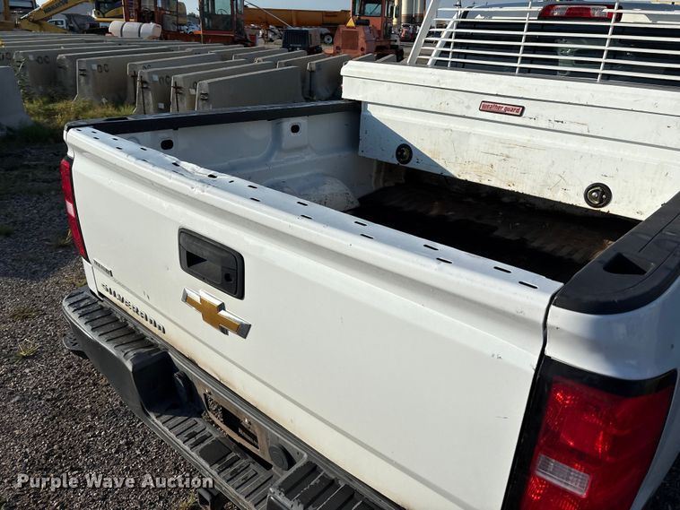 image for item EM0541 2018 Chevrolet Silverado 1500 Double Cab pickup truck