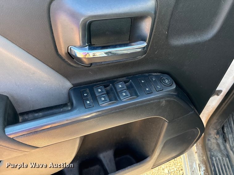 image for item EM0541 2018 Chevrolet Silverado 1500 Double Cab pickup truck