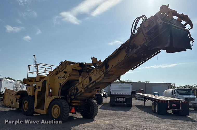 image for item EM0577 Weiler E1250B material transfer vehicle